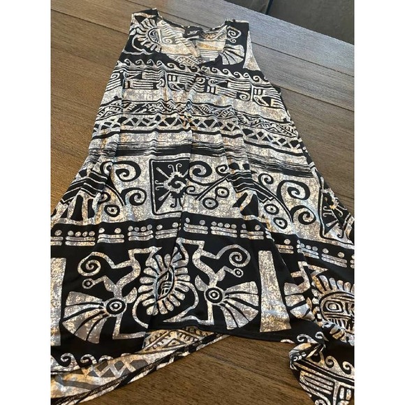 Jostar Tops - Jostar black white Aztec sleeveless top size small